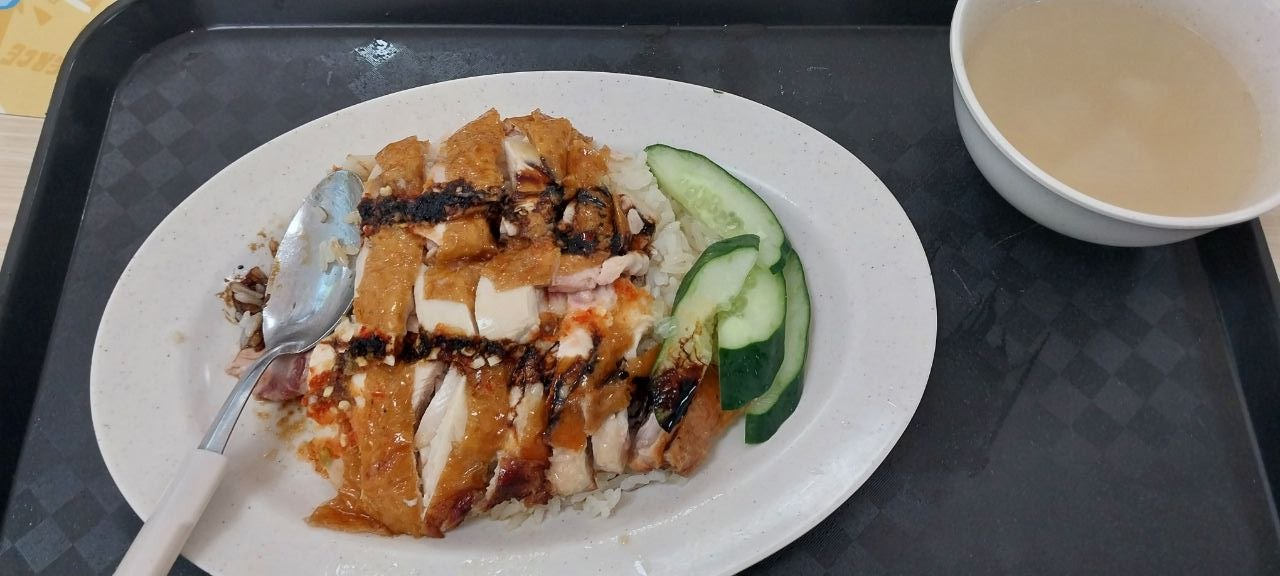 Đĩa cơm gà Hải Nam ở PGP