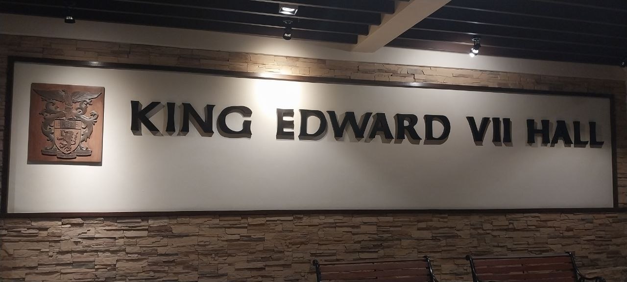 Bảng hiệu King Edward VII Hall